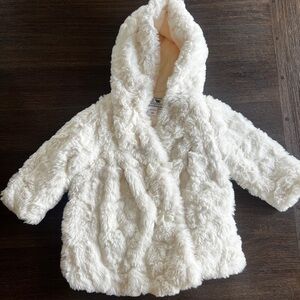 NWOT baby girls’ fuzzy coat with bows, 24M
